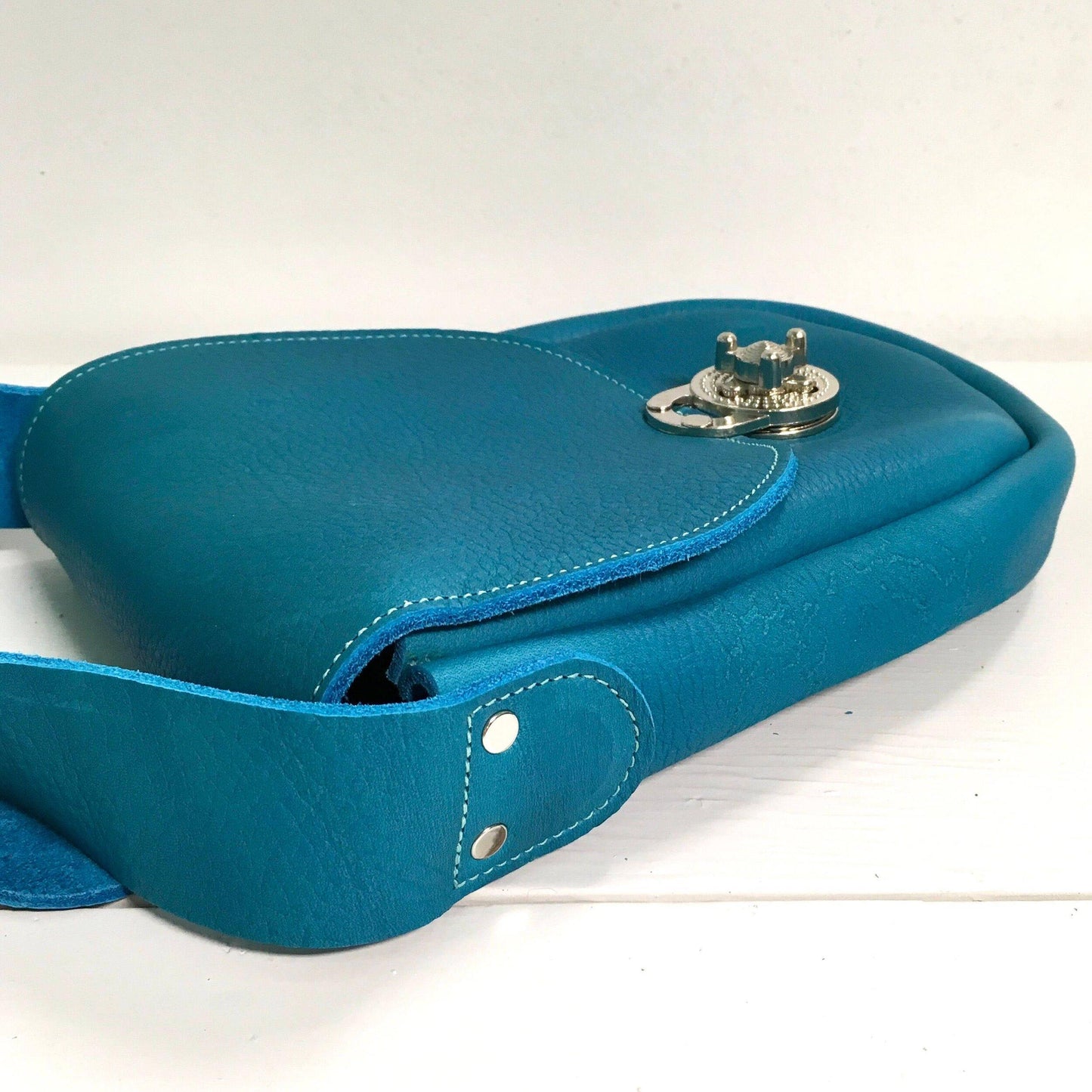 Ginger Crossbody Handbag in Turquoise Bullhide