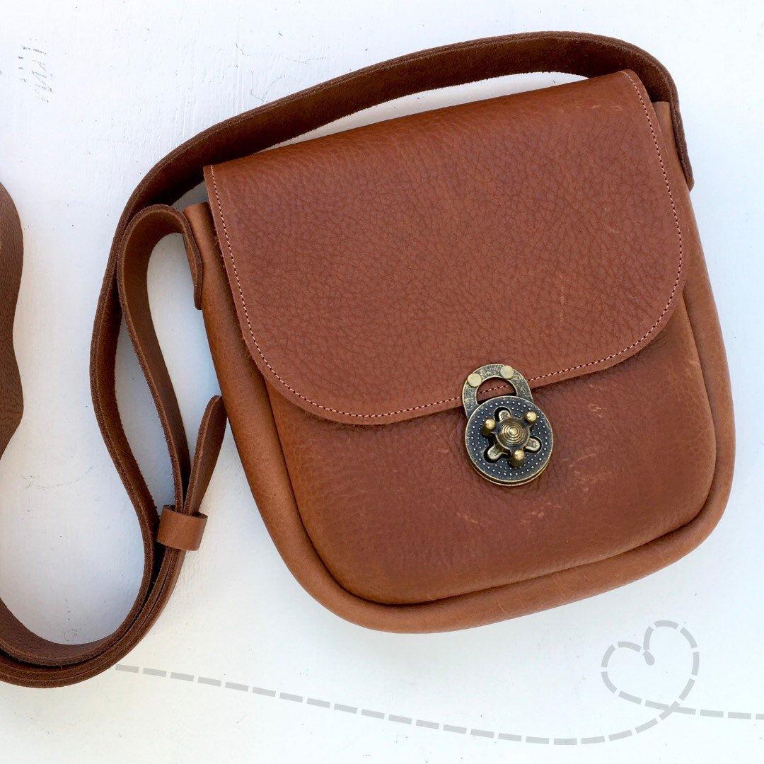 Glenda Crossbody Handbag in Tobacco Bullhide