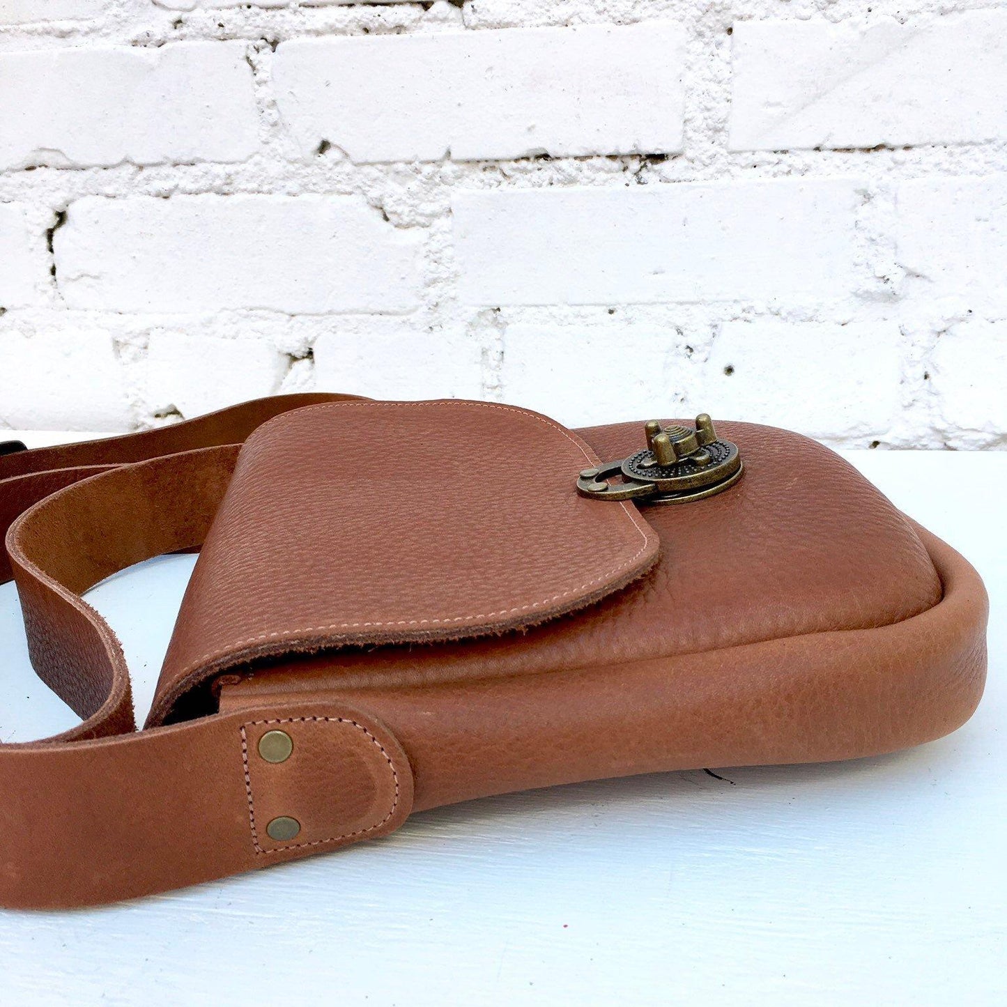 Glenda Crossbody Handbag in Tobacco Bullhide