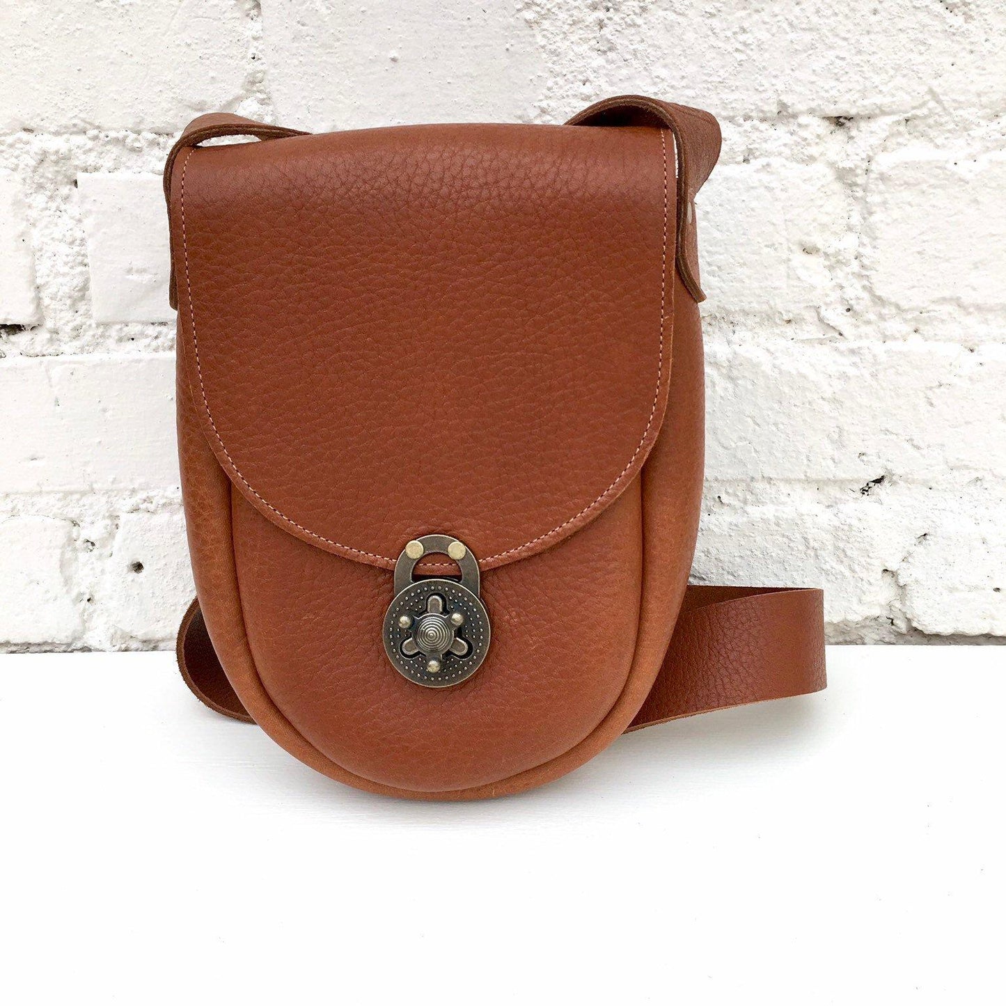 Ginger Crossbody Handbag in Tobacco Bullhide