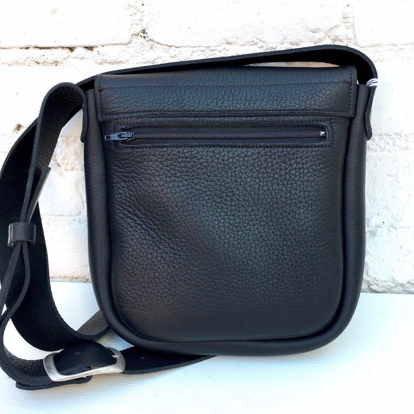 Glenda Crossbody Handbag in Black Bullhide