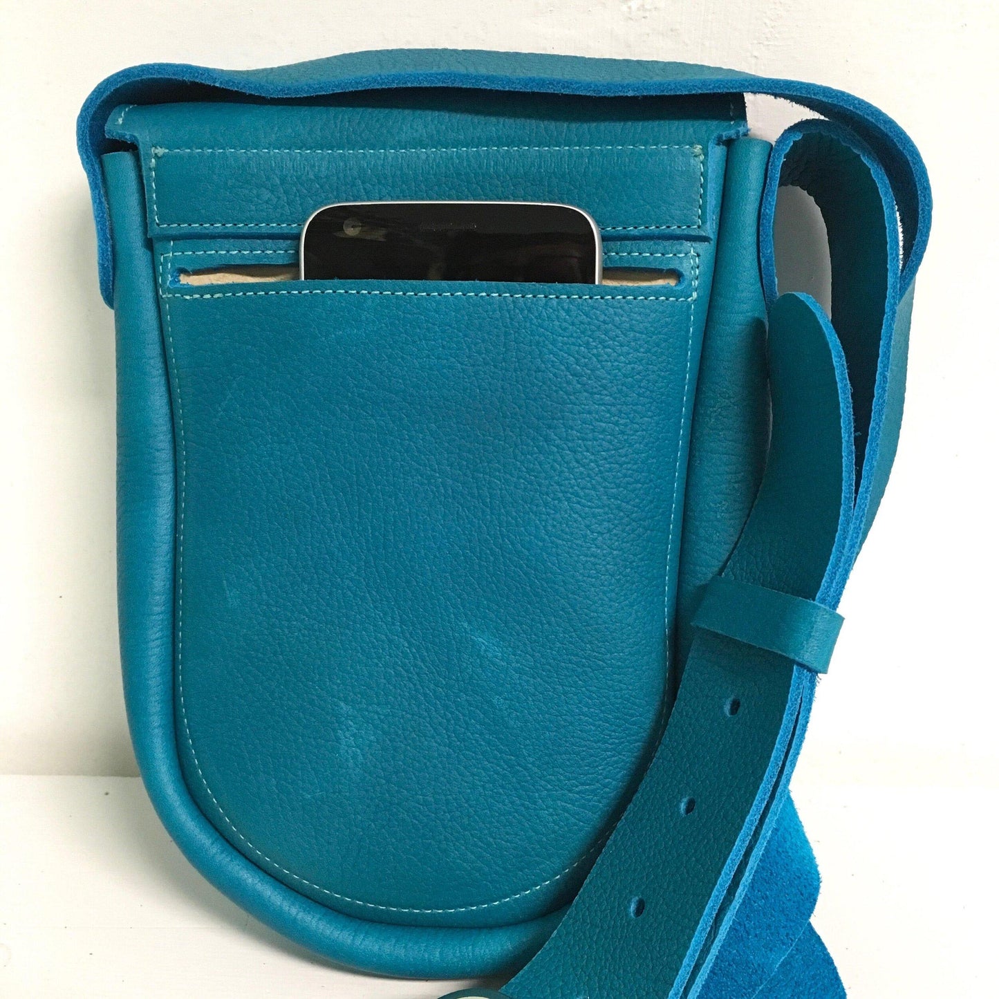 Ginger Crossbody Handbag in Turquoise Bullhide